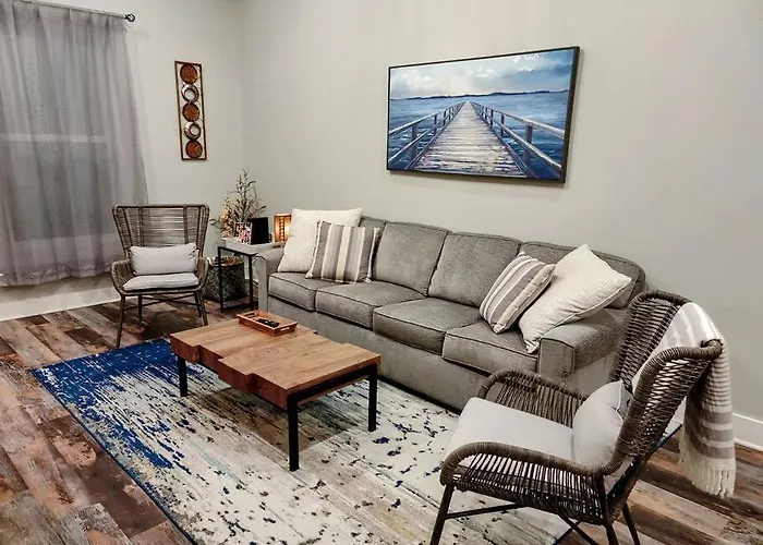 Duplex Lakeview A - 10 Minutes To Oaklawn Racing & Gaming